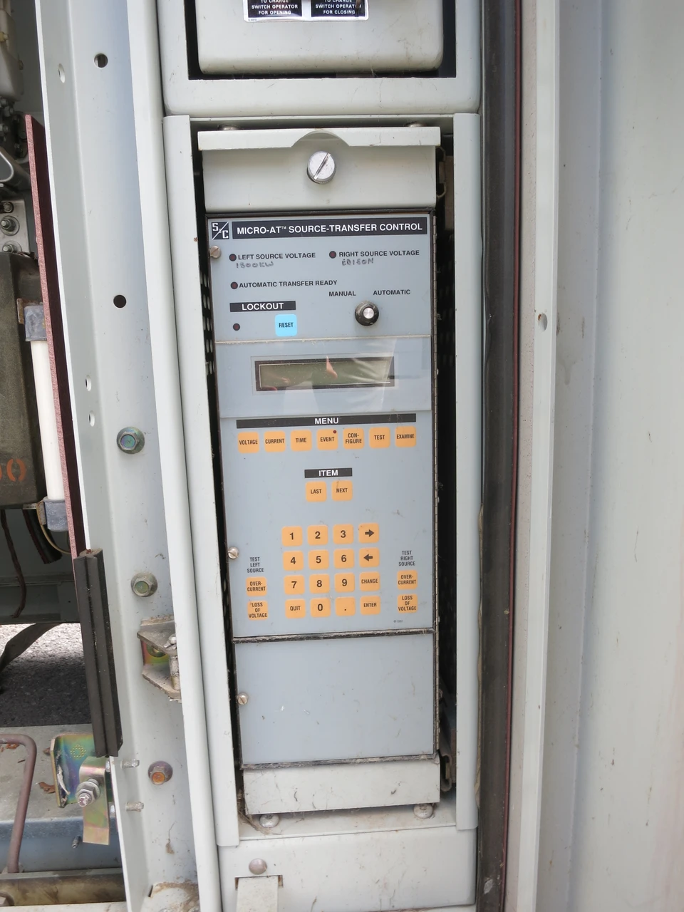 S&C 4800V Outdoor Transfer Switch Switchgear 5kV 600A Fusible 4800 VAC 3 Bay 3R (DW7781-1)