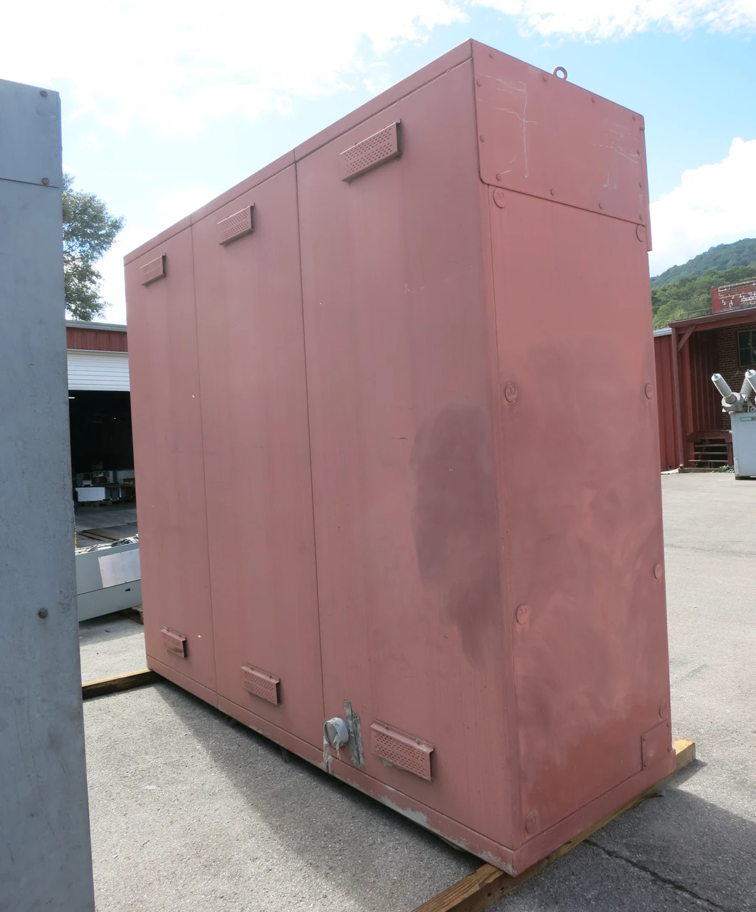 S&C 4800V Outdoor Transfer Switch Switchgear 5kV 600A Fusible 4800 VAC 3 Bay 3R (DW7781-1)