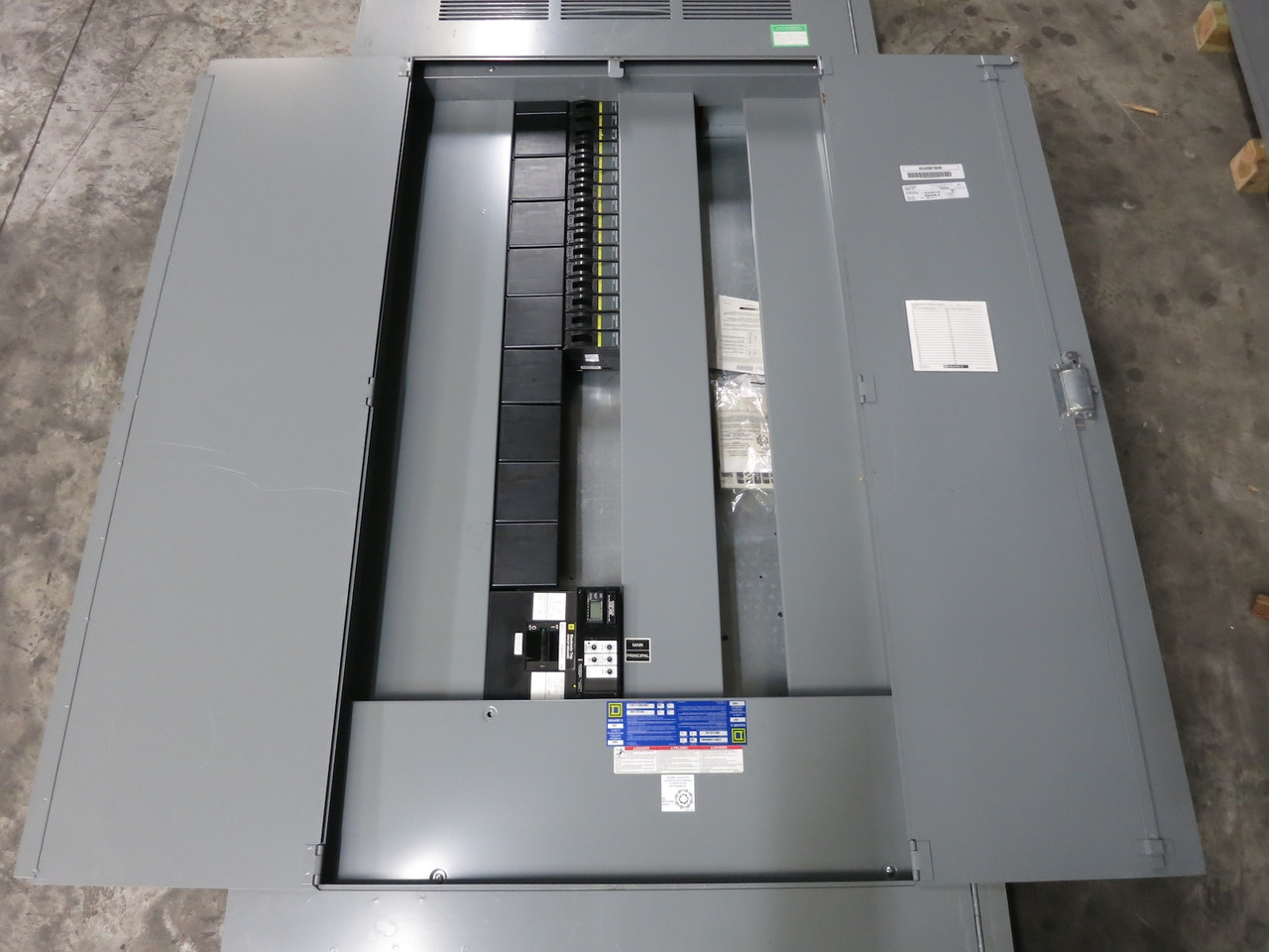 NEW Square D 400A HCP Main Breaker I-Line Panel Board 3PH 4W 208Y/120 400 Amp (DW7798-1)