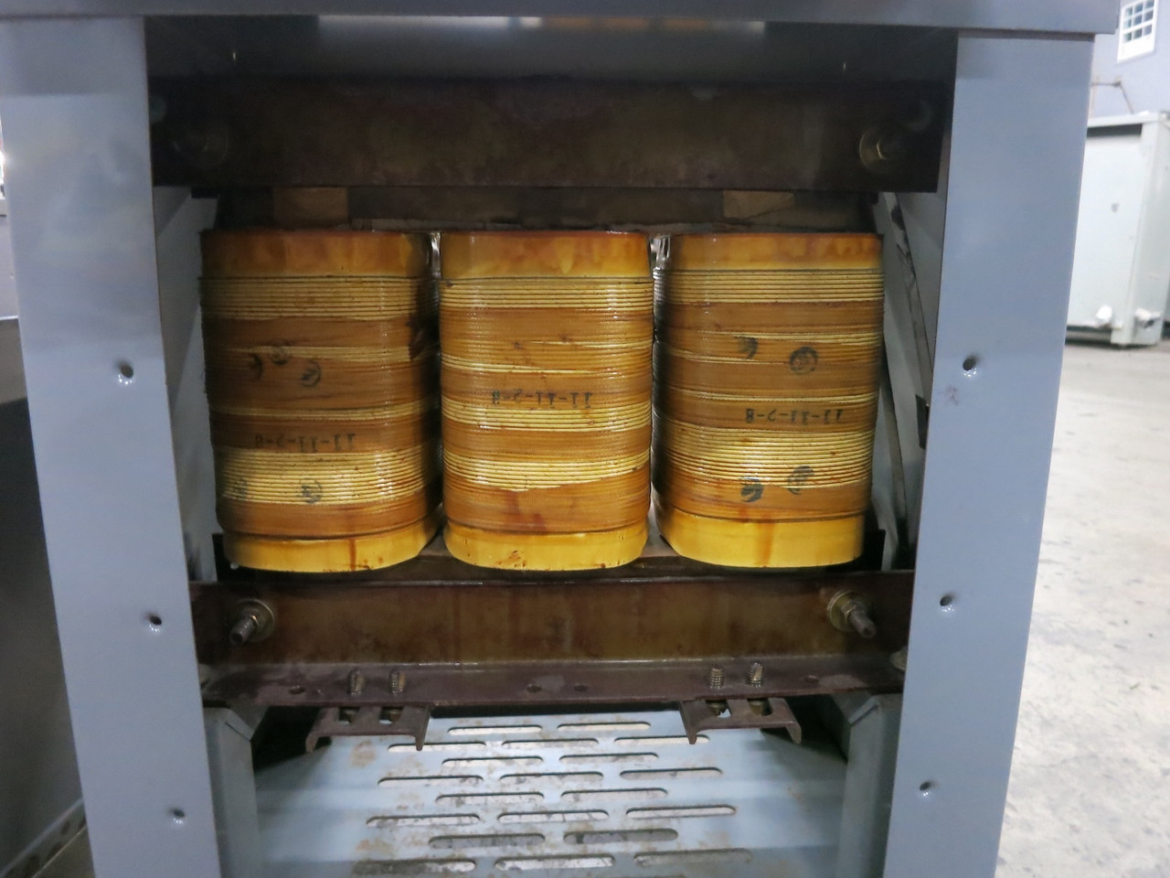 Sylvania 11 kVA 460 Delta to 460Y/266 V 3PH Isolation Dry Type Transformer 460V (DW7805-1)