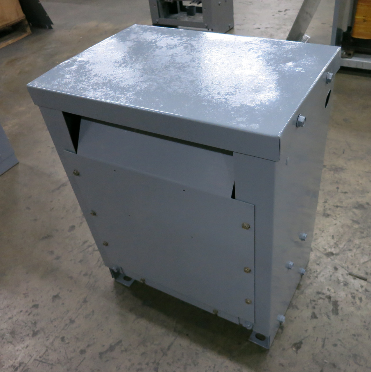 Sylvania 11 kVA 460 Delta to 460Y/266 V 3PH Isolation Dry Type Transformer 460V (DW7805-1)