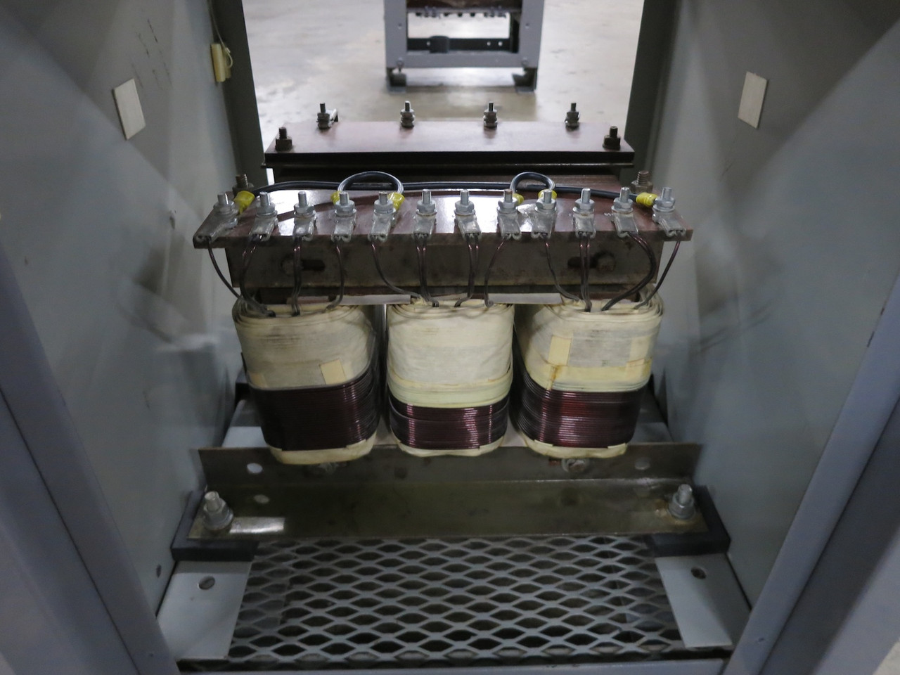 Hitran 6 kVA 460 Delta to 460Y/266 V 3PH Isolation Dry Type Transformer 460V (DW7804-1)