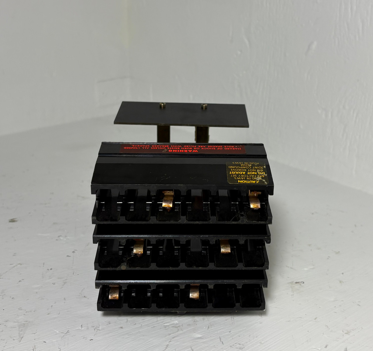 Square D I-Line HQO-306 Circuit Breaker Adapter 240 VAC 6 Branch Spaces HQO306 (EM5754-13)