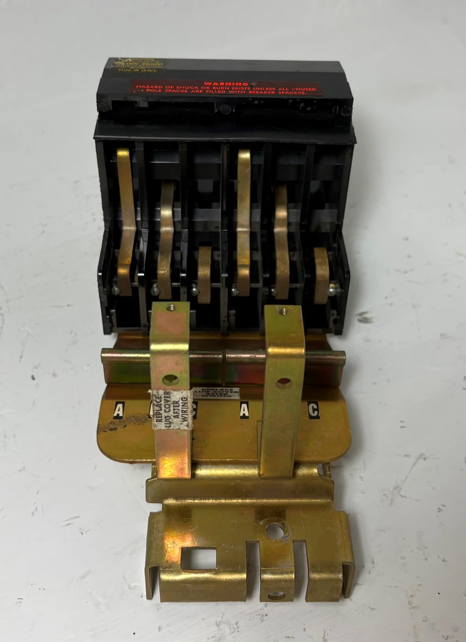 Square D I-Line HQO-306 Circuit Breaker Adapter 240 VAC 6 Branch Spaces HQO306 (EM5754-13)