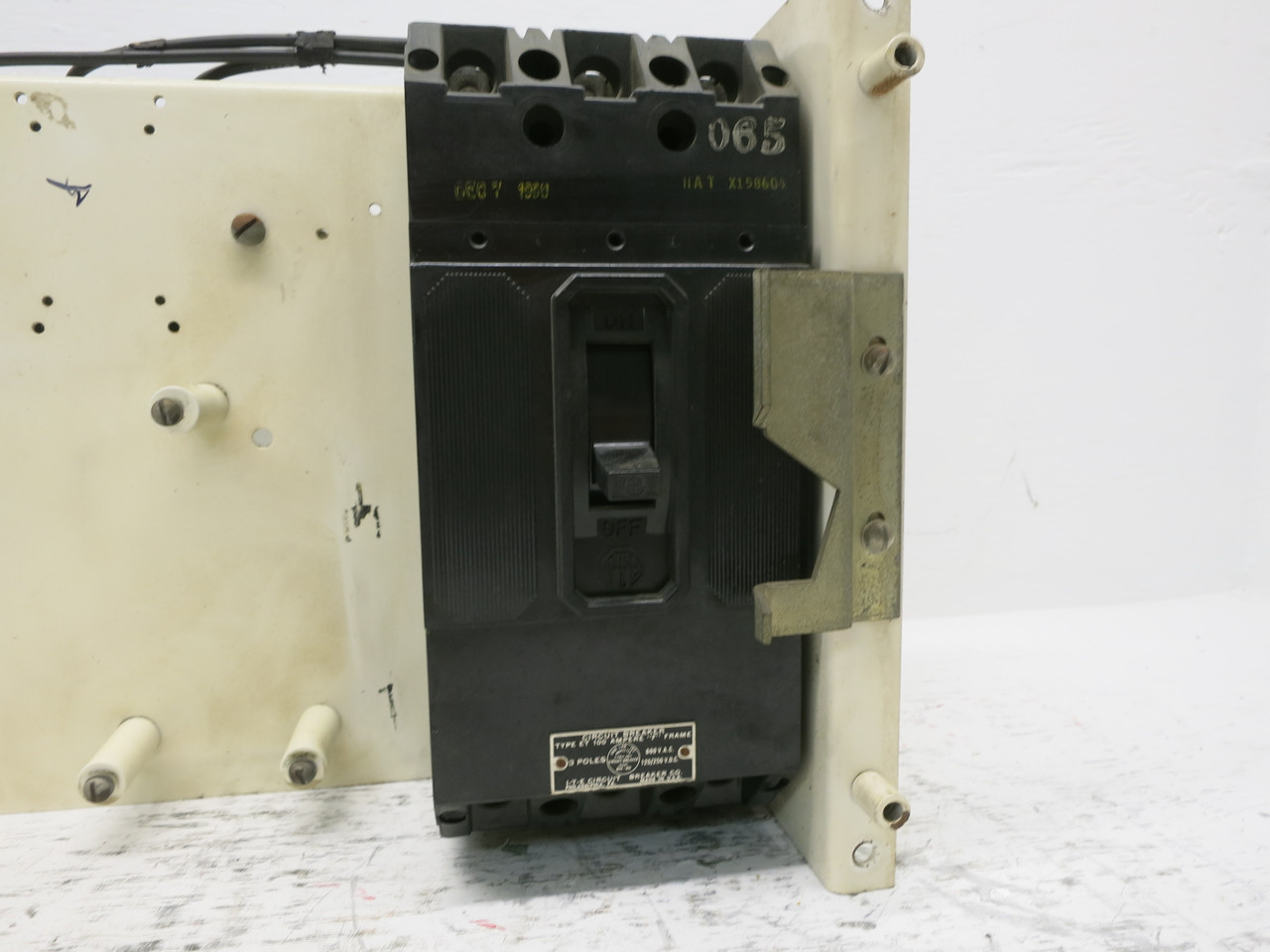 Allen Bradley 798 Series 15A Breaker Feeder 12" MCC Bucket 15 Amp Motor Control (DW7816-1)