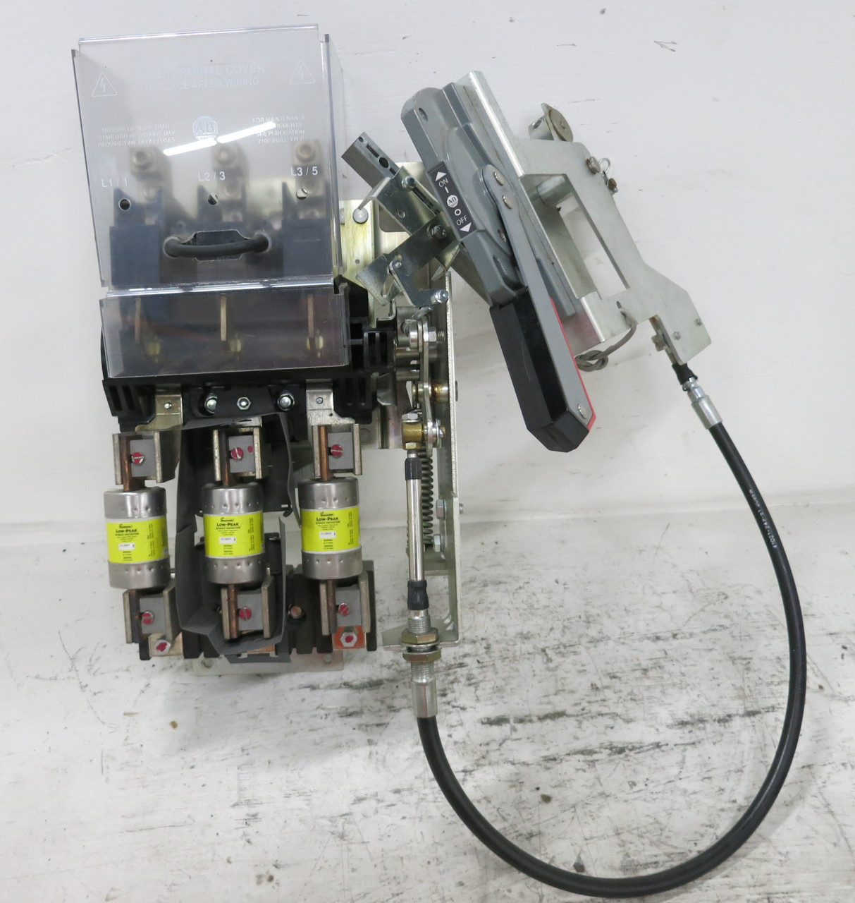 Allen Bradley 1494V-FS400 400A Fusible Disconnect Cable Handle 1494C-CM9 400 Amp (DW7820-1)