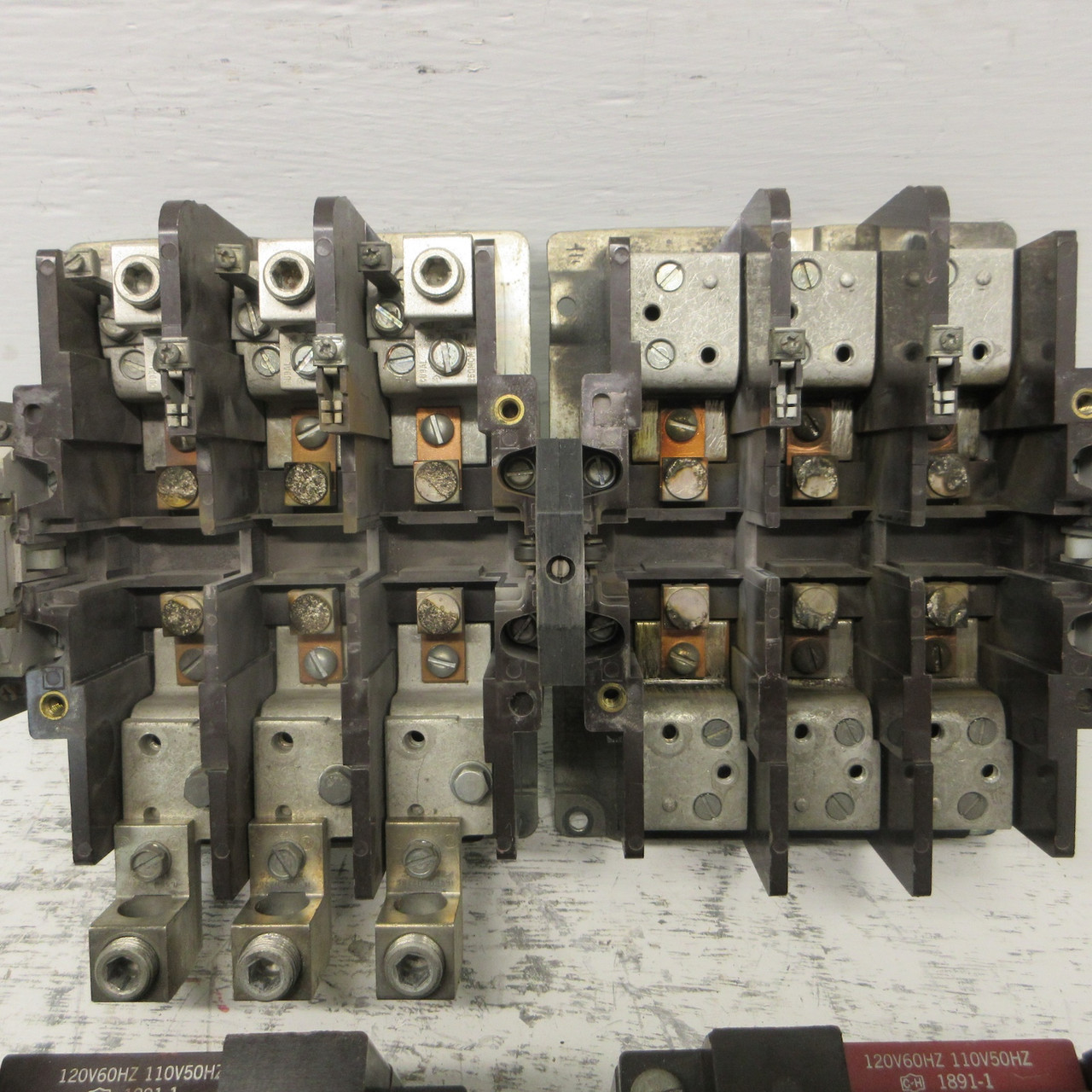 Cutler Hammer C832KN3 Reversing Contactor 120V Coil 1891-1 Series B1 200 Amp 3P (AH0906-1)