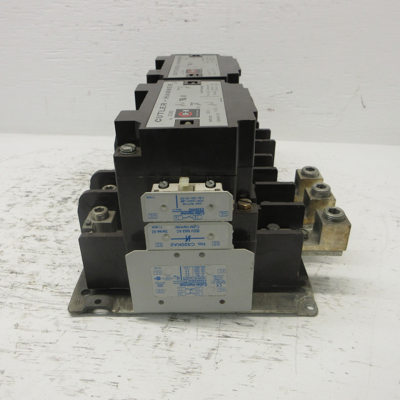 Cutler Hammer C832KN3 Reversing Contactor 120V Coil 1891-1 Series B1 200 Amp 3P (AH0906-1)