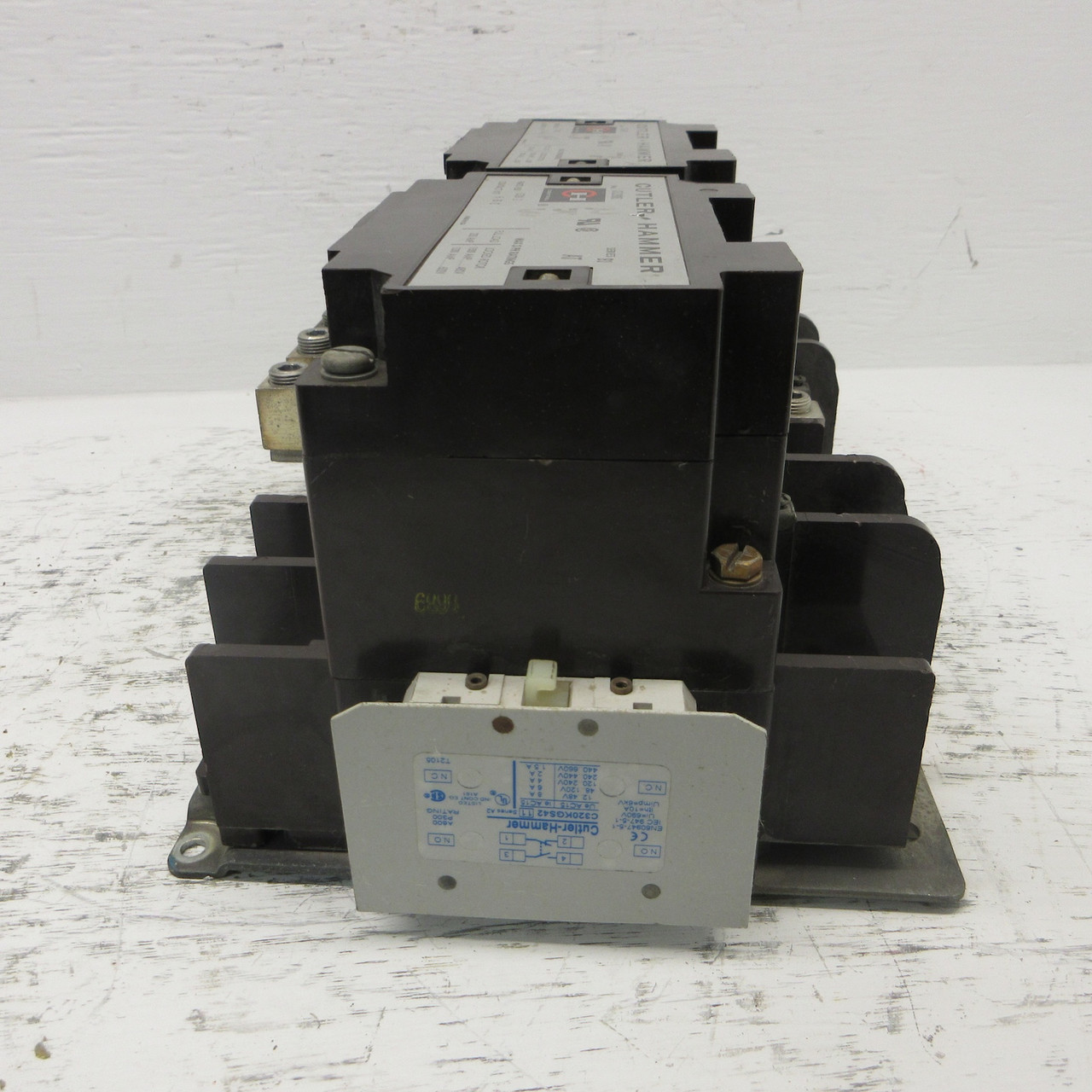Cutler Hammer C832KN3 Reversing Contactor 120V Coil 1891-1 Series B1 200 Amp 3P (AH0906-1)