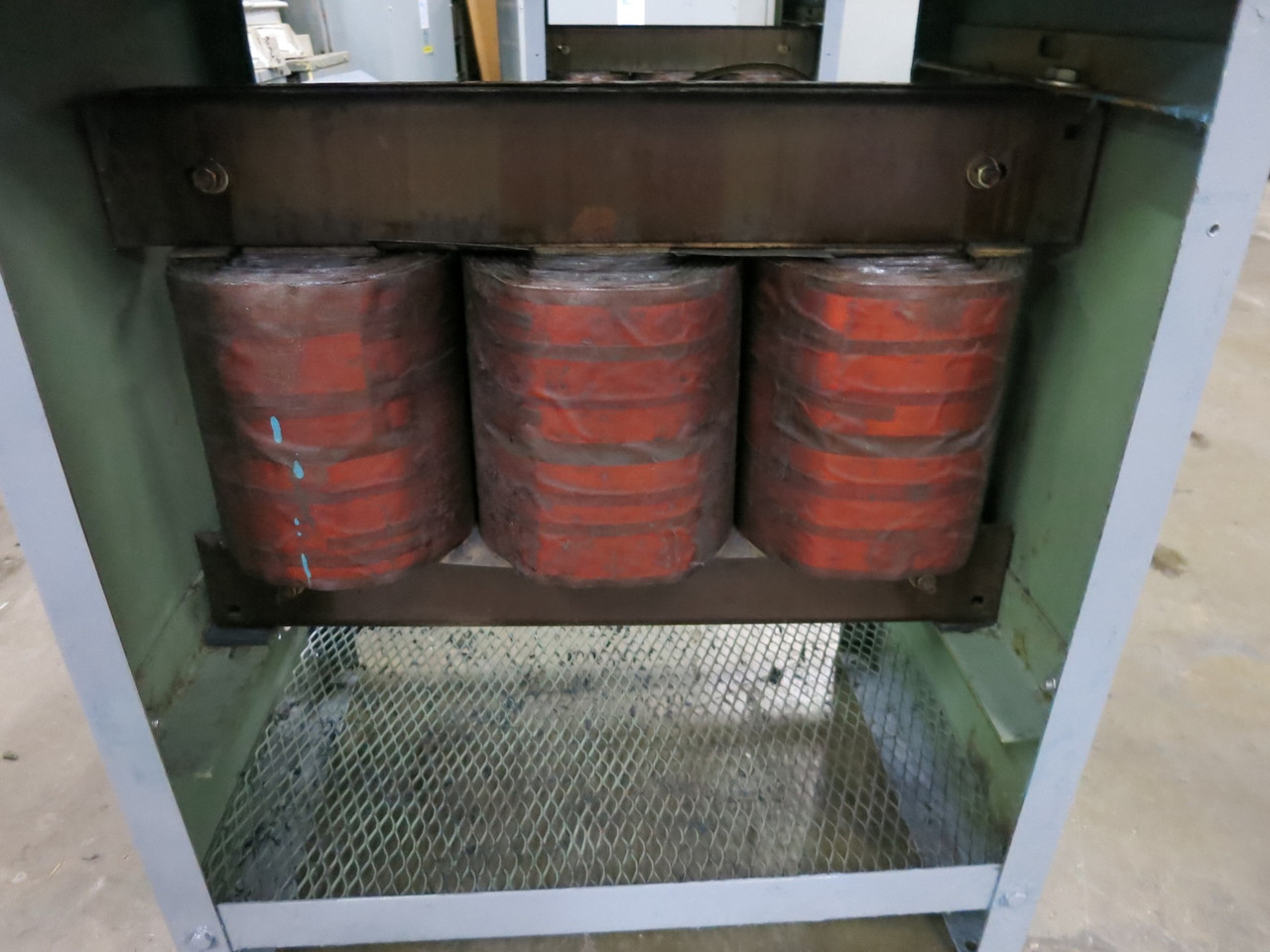 Hevi Duty 40 kVA 575 Delta to 230Y/133 V 3PH Dry Type Transformer 575V - 230V (DW7838-2)