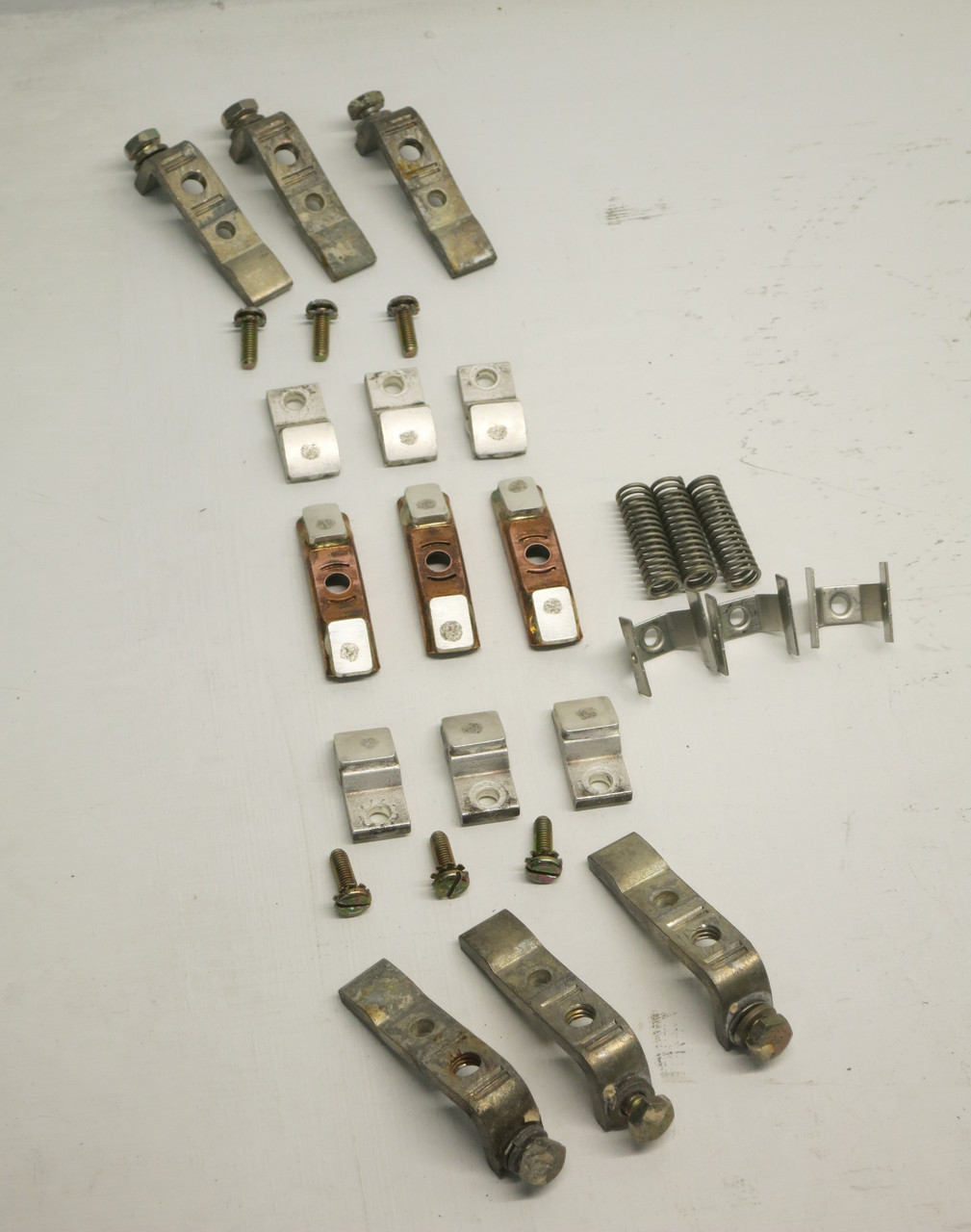 Eaton 5250C81G17 A200 Model K Size 4 3P Contact Kit A201 A202 Contacts 3 Pole (DW7846-1)