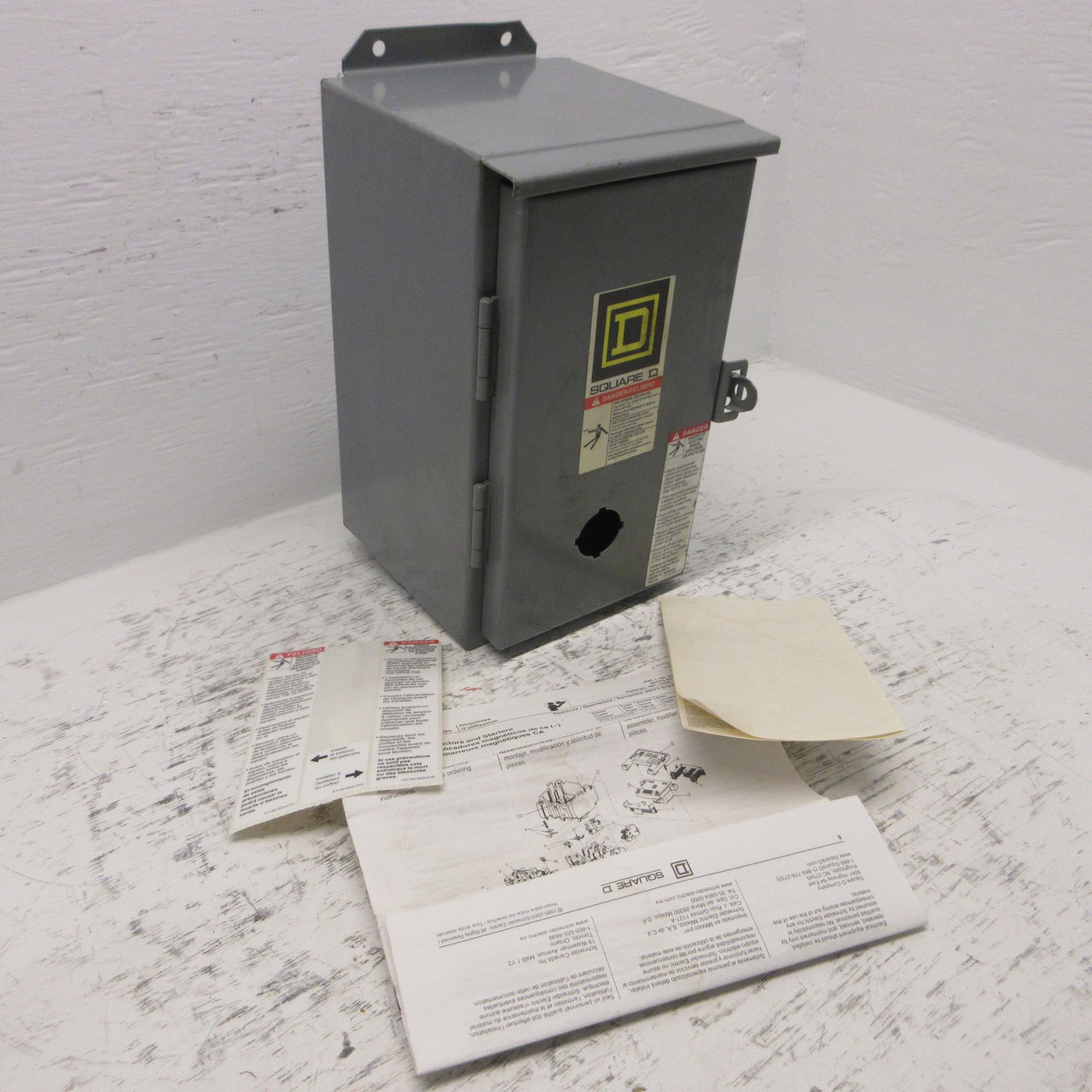 NEW Square D 8536SBA2V02S Starter Enclosure Type 12/3R w/ 8536SBO2S (NO RESET) (AH0917-1)