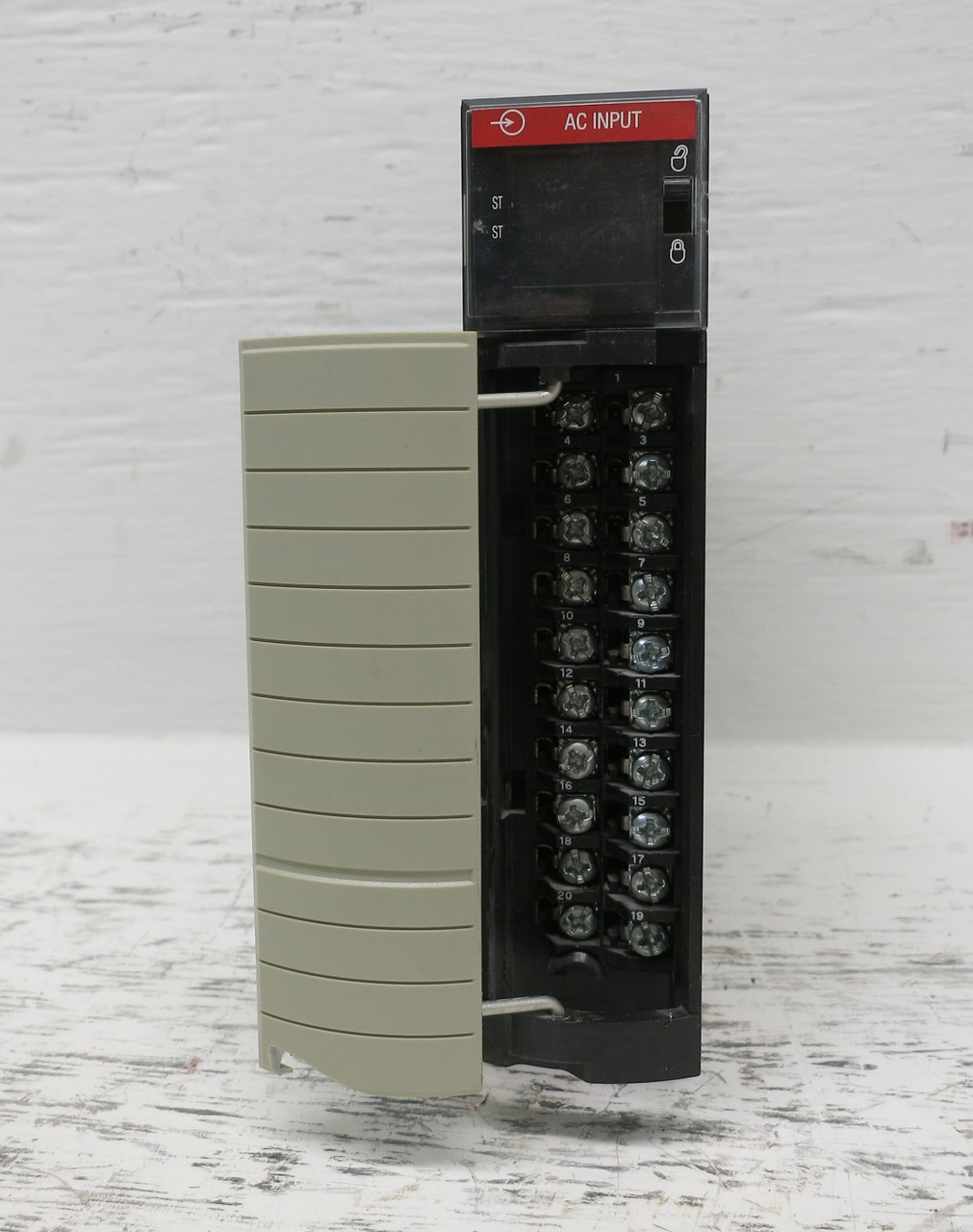 Allen Bradley 1756-IA16 Ser A Rev E01 FW 2.4 AC Input Module ControlLogix PLC (DW7851-1)