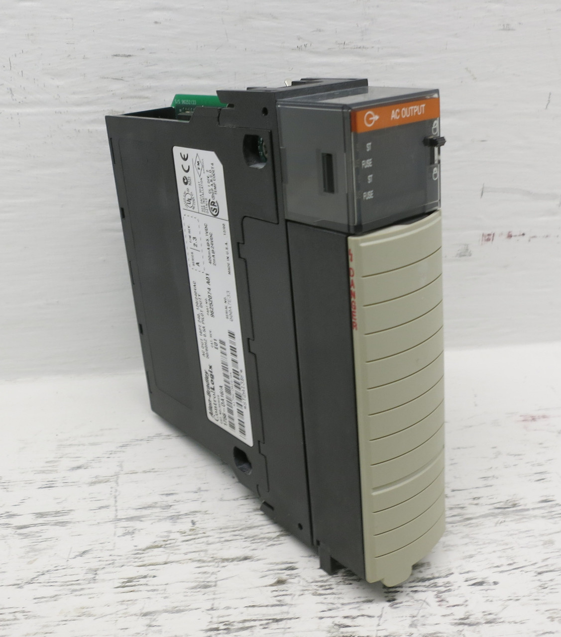 Allen Bradley 1756-OA16 Ser A Rev E01 FW 2.3 ControlLogix AC Output PLC Module (DW7850-2)