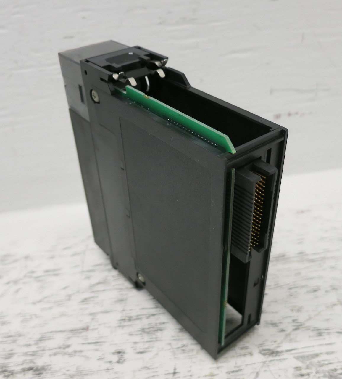 Allen Bradley 1756-OA16 Ser A Rev E01 FW 2.3 ControlLogix AC Output PLC Module (DW7850-2)