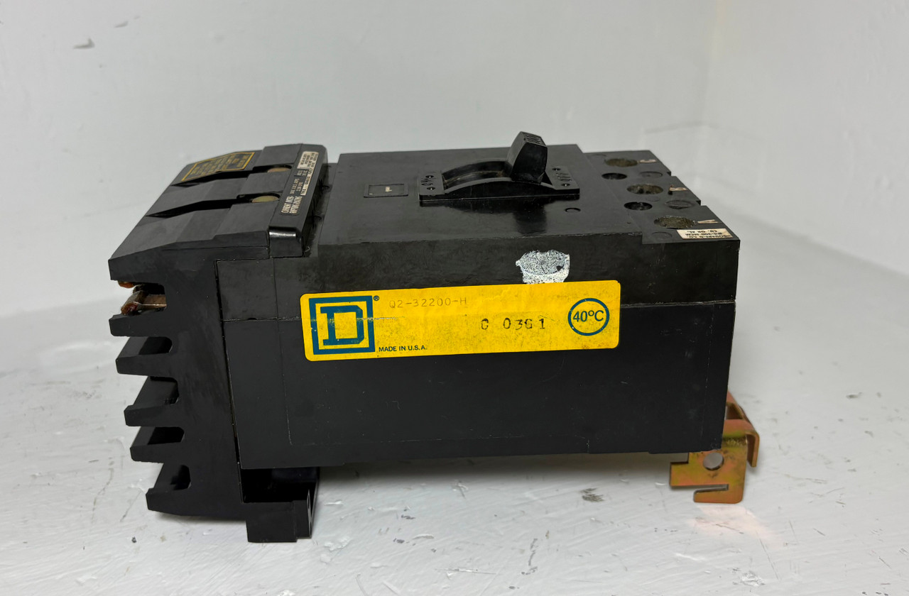 Square D I-Line Q232200H 200A Circuit Breaker 240 VAC 3 Pole Type Q2 200 Amp (EM5766-1)