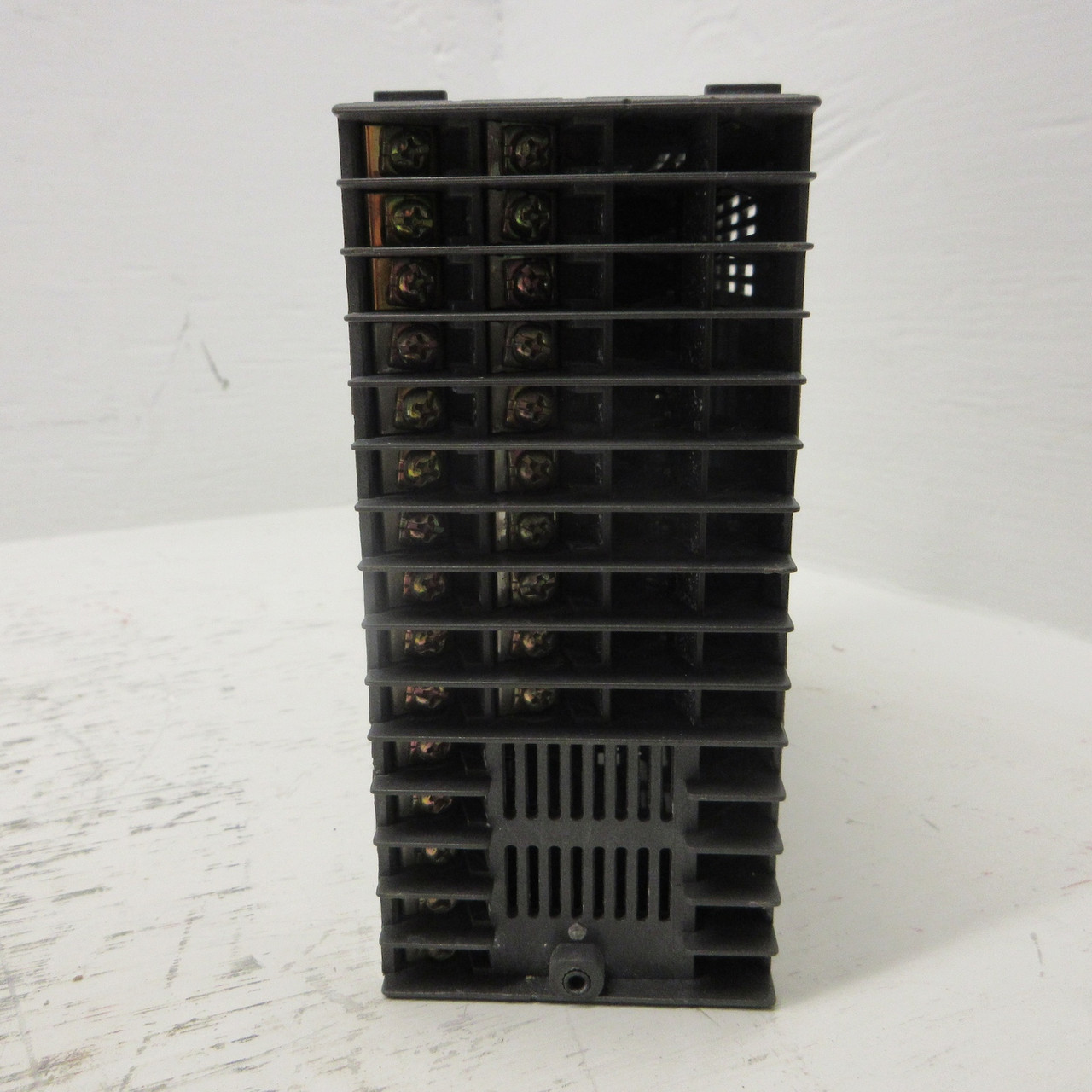 Yokogawa US1000-00/A10 Temperature Controller (Style S3) 100-240VAC US1000 25VA (AH0922-53)