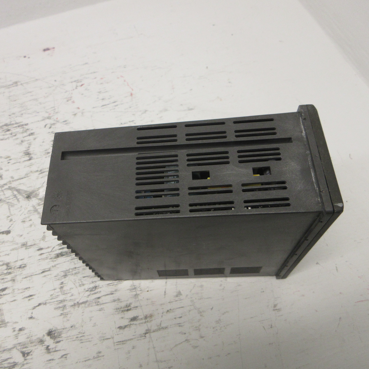 Yokogawa US1000-00/A10 Temperature Controller (Style S3) 100-240VAC US1000 25VA (AH0922-53)