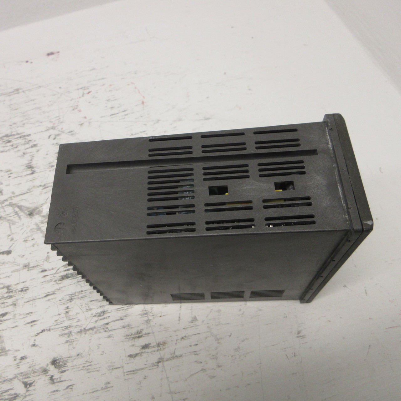 Yokogawa US1000-00/A10 Temperature Controller (Style S3) 100-240VAC US1000 25VA (AH0922-53)