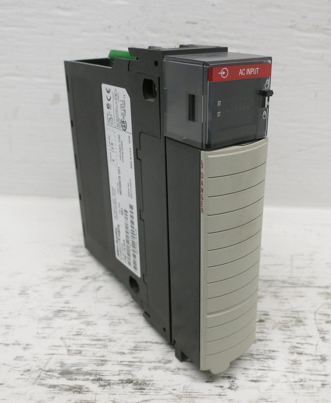 Allen Bradley 1756-IA16 Ser A Rev G01 FW 2.5 AC Input ControlLogix PLC Module (DW7865-1)
