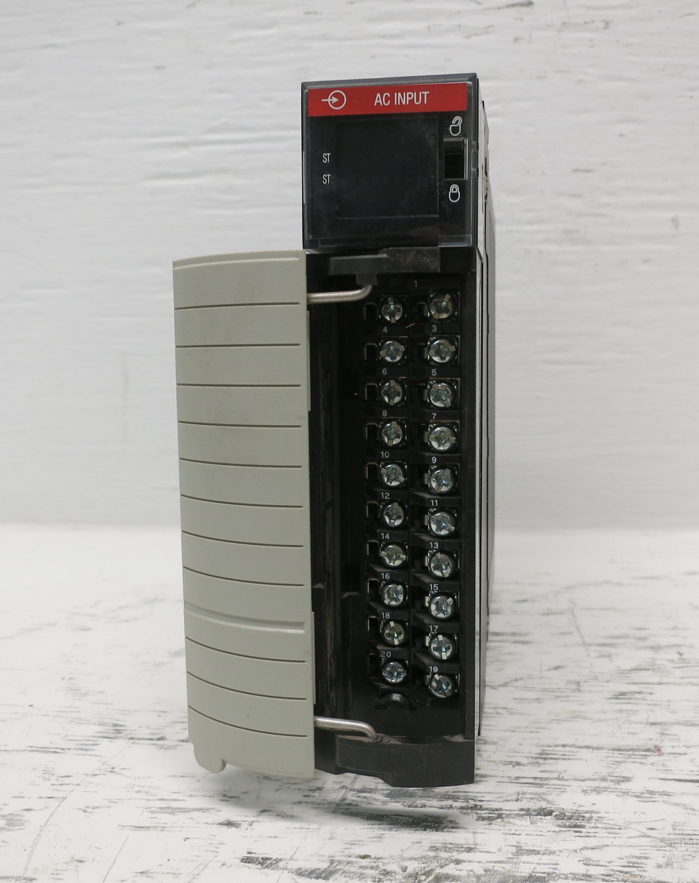 Allen Bradley 1756-IA16 Ser A Rev G01 FW 2.5 AC Input ControlLogix PLC Module (DW7865-1)