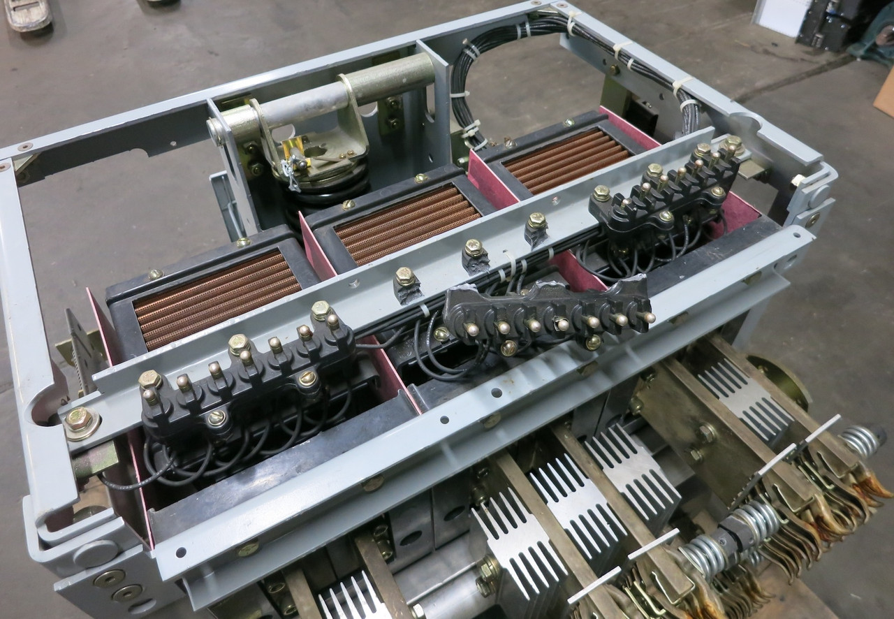 (FOR PARTS) GE AKR-10D-75 3200A Air Breaker LV Power Circuit Breaker EO 3200 Amp (DW7875-1)