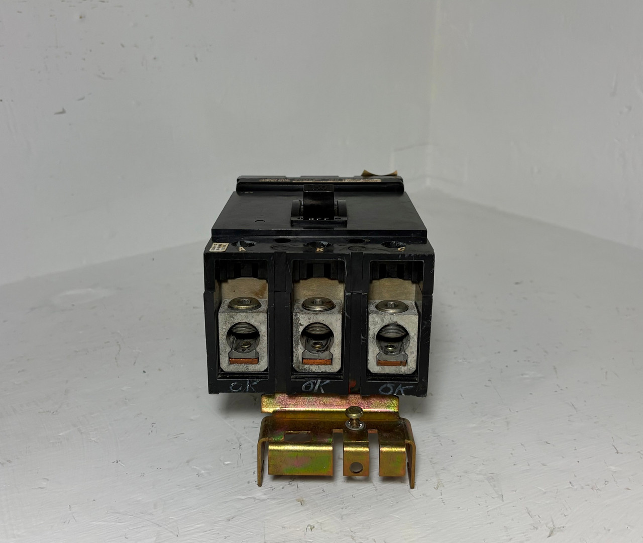 Square D I-Line Q232150H 150A Circuit Breaker 240 VAC 3 Pole Type Q2 150 Amp (EM5768-2)