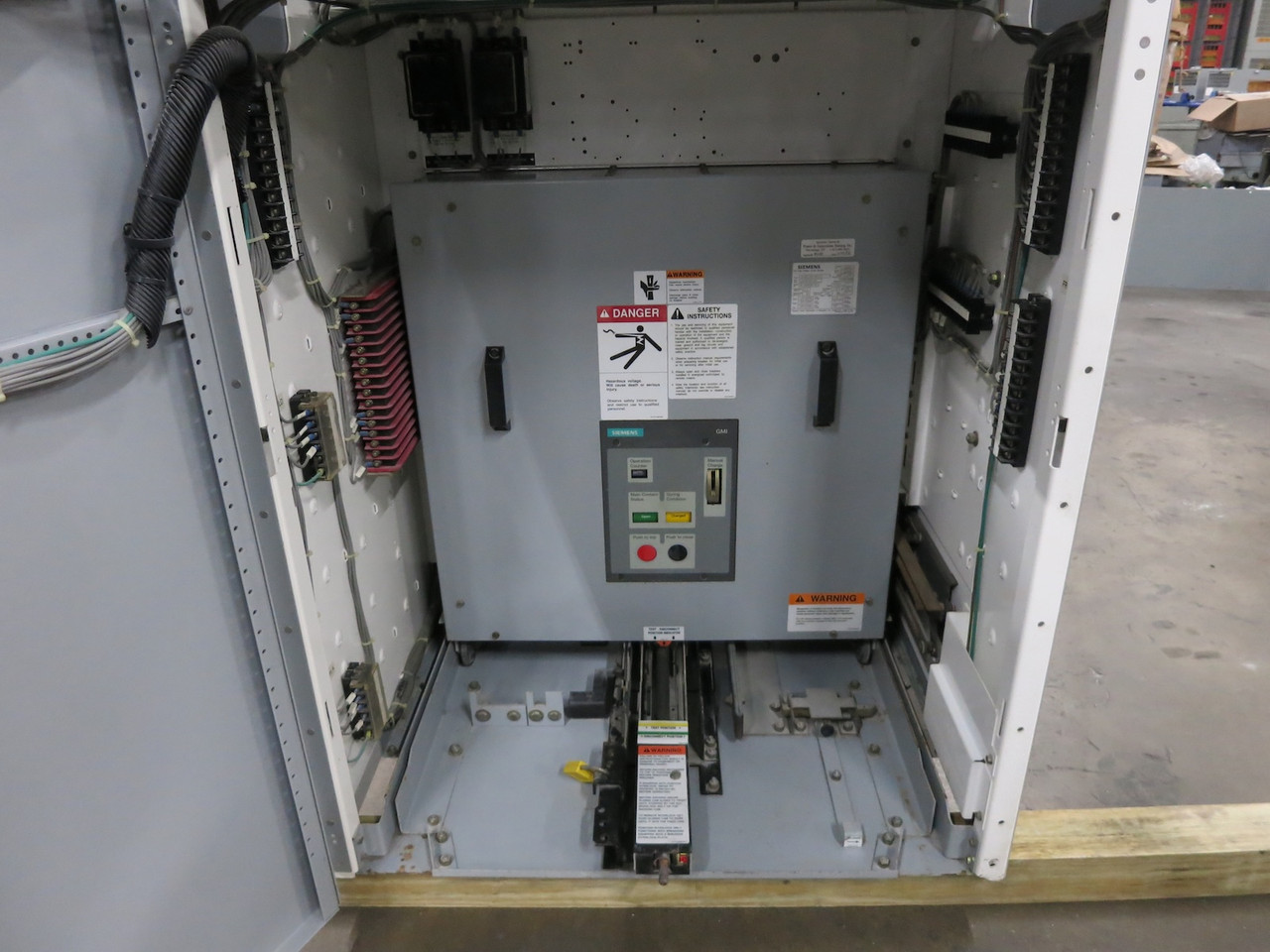 Siemens GM Switchgear 1200A 15kV Vacuum Circuit Breaker Panel 1200 Amp MV GMI (DW7883-1)