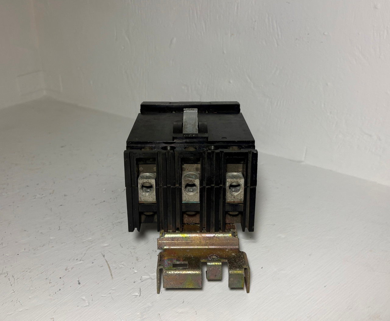Square D I-Line FH36040 40A Circuit Breaker Black 480/600V 3 Pole Type FA 40 Amp (EM5781-1)