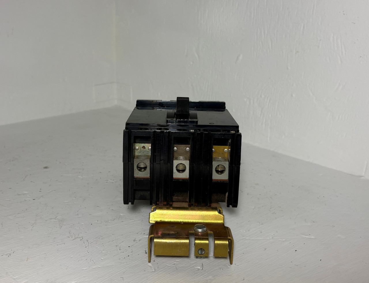 Square D I-Line FA32040 40A Circuit Breaker Black 240 VAC 3 Pole Type FA 40 Amp (EM5782-4)