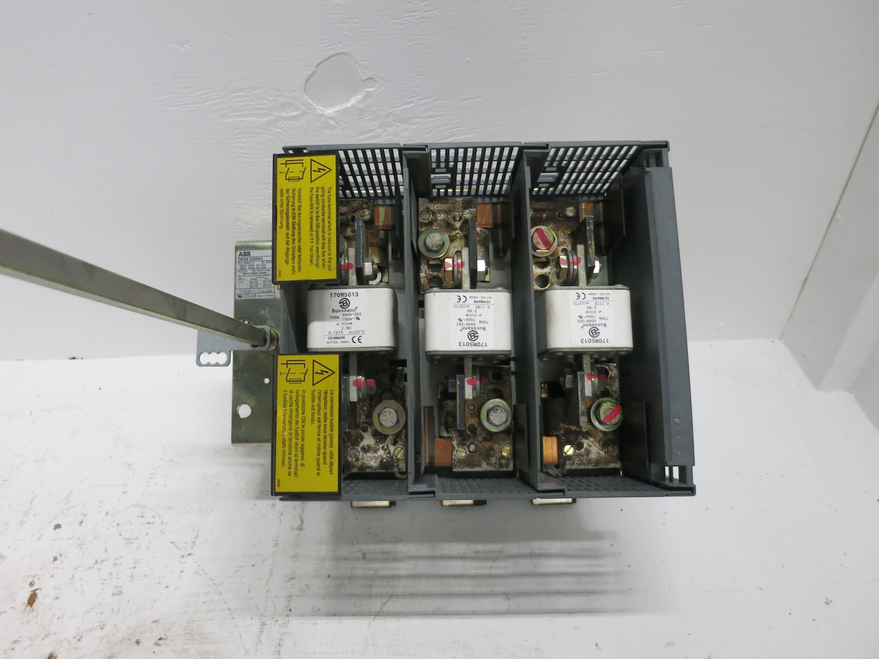 ABB OESA630R03 630A Fusible Disconnect Switch Interrupter 630 Amp 3P 170M5013 (DW7905-2)