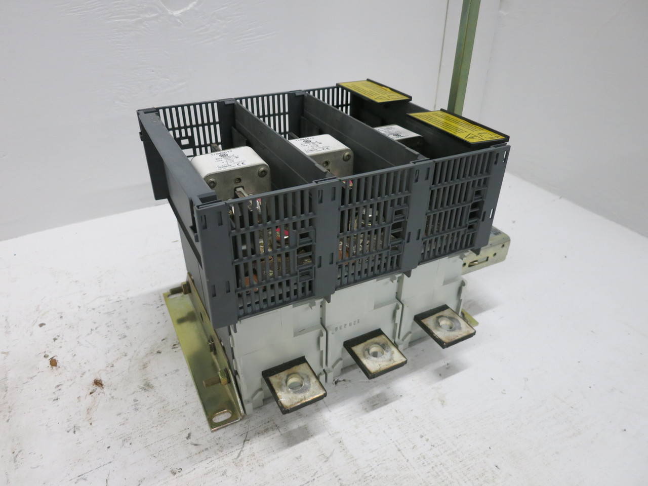 ABB OESA630R03 630A Fusible Disconnect Switch Interrupter 630 Amp 3P 170M5013 (DW7905-2)