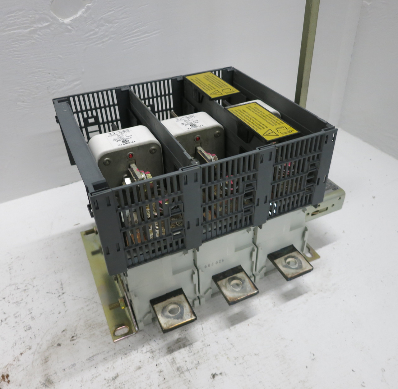 ABB OESA-630R03 630A Fusible Disconnect Switch Interrupter 630 Amp 3P 170M6012 (DW7904-1)
