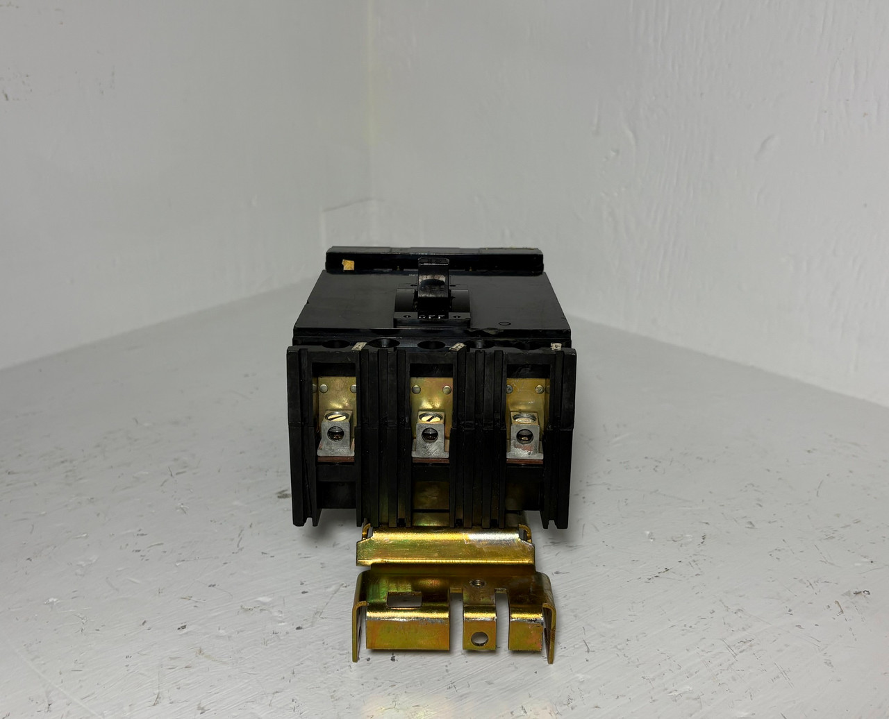 Square D I-Line FA32030 30A Circuit Breaker Black 240 VAC 3 Pole Type FA 30 Amp (EM5788-2)