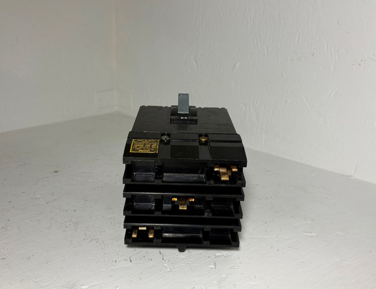 Square D I-Line FH36020 20A Circuit Breaker Black 480/600V 3 Pole Type FA 20 Amp (EM5791-4)