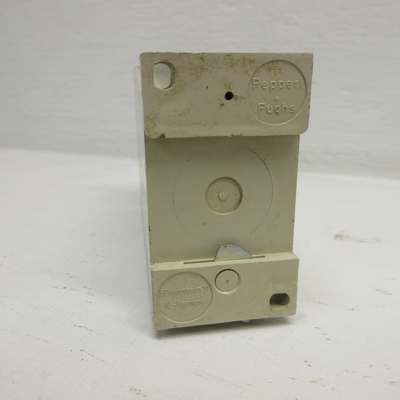 Pepper Fuchs STR 15/2 Safety Relay 220 VAC JA=15 MA UA=8.4 V STR152 PN: 00444 (AH0948-2)