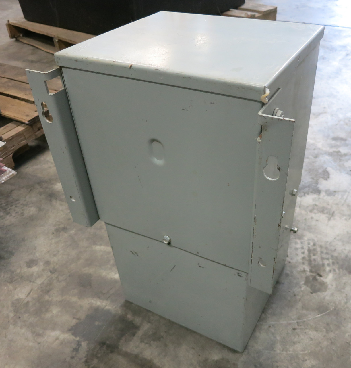 ACME T-1-69435 2000 VA Constant Voltage Regulator 120/208/240/480 CVR 1PH (DW7931-3)