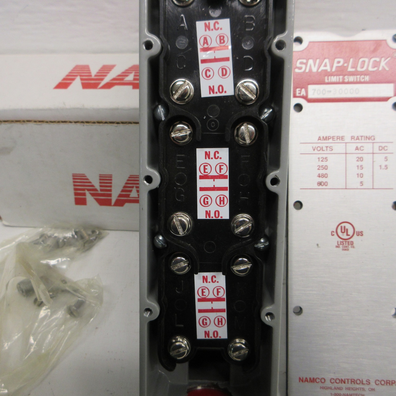 NEW Namco EA700-30000 Snap-Lock Limit Switch 2 Pole 600VAC NEMA 1/4/13 1W NIB (AH0968-1)