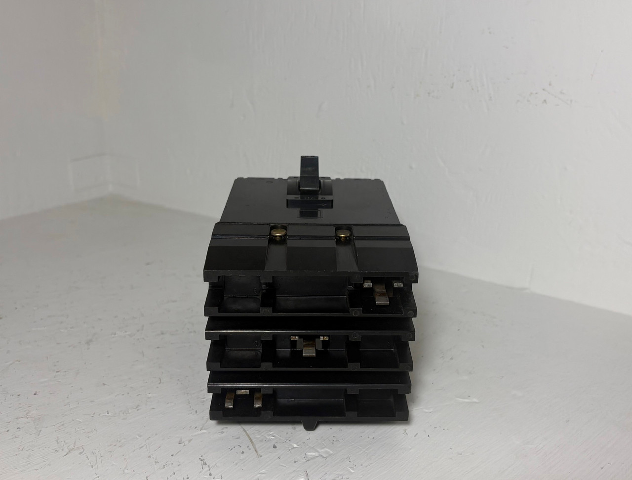 Square D I-Line FA36060 60A Circuit Breaker Black 480/600V Type FA 3 Pole 60 Amp (EM5813-1)