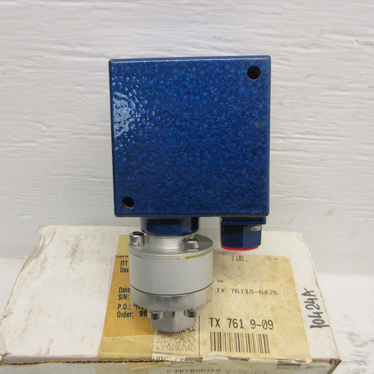 NEW ITT Industries 100P47C3X Adjustable Pressure Switch Range: 500-1500 PSIG NIB (AH0979-1)