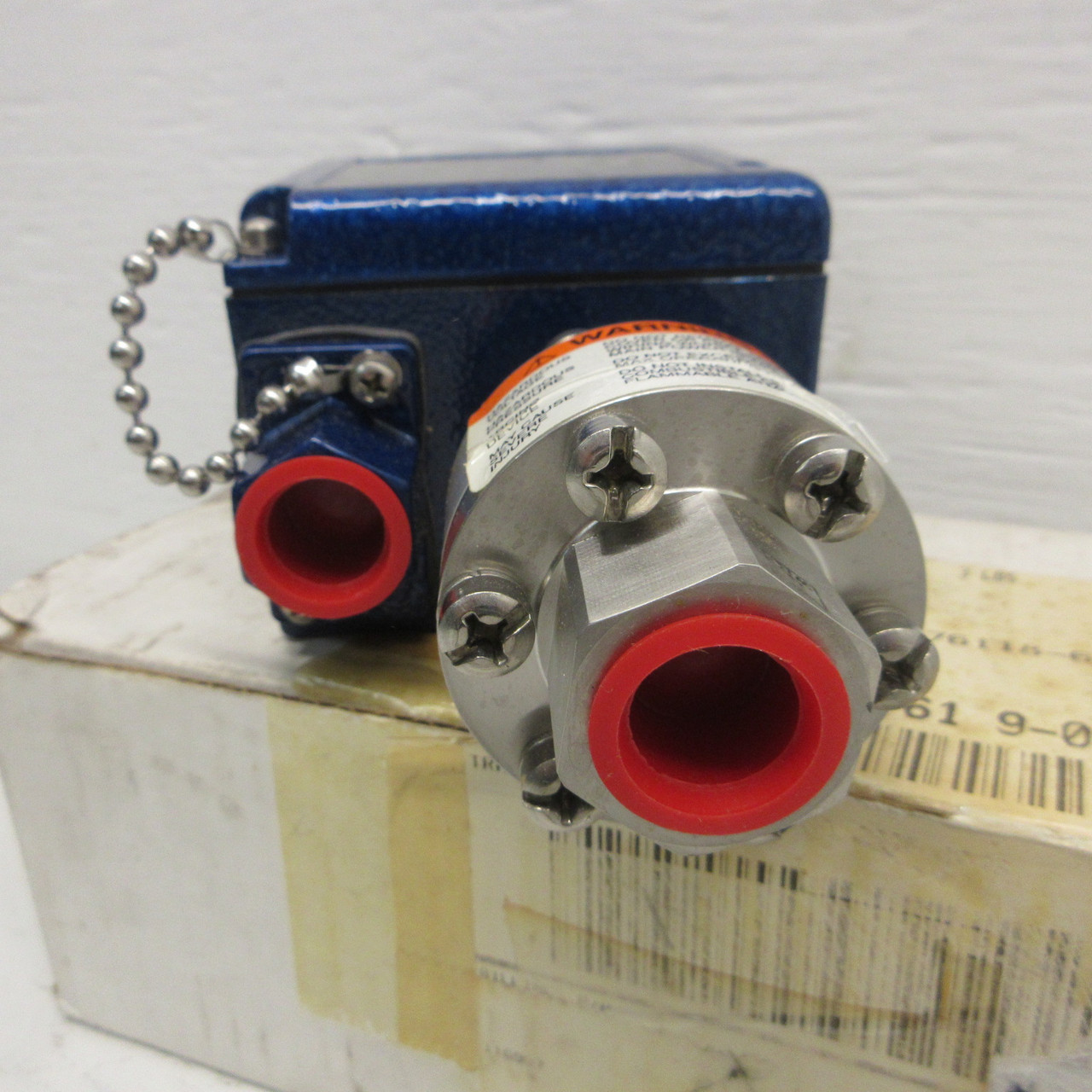 NEW ITT Industries 100P47C3X Adjustable Pressure Switch Range: 500-1500 PSIG NIB (AH0979-1)