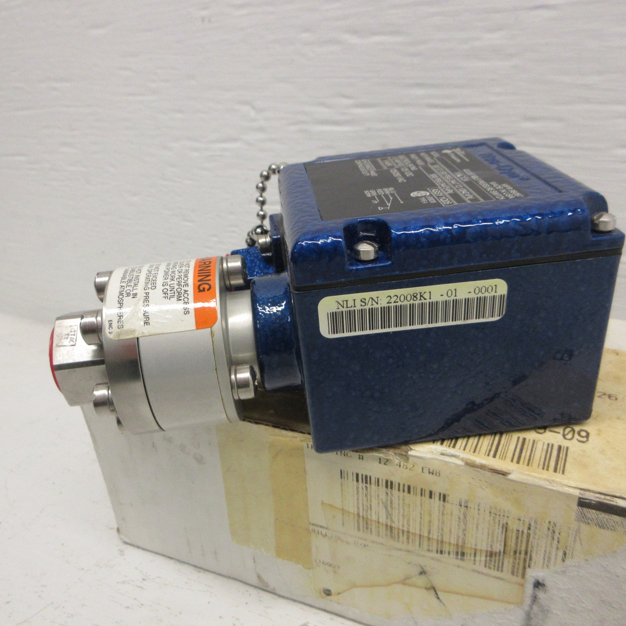 NEW ITT Industries 100P47C3X Adjustable Pressure Switch Range: 500-1500 PSIG NIB (AH0979-1)