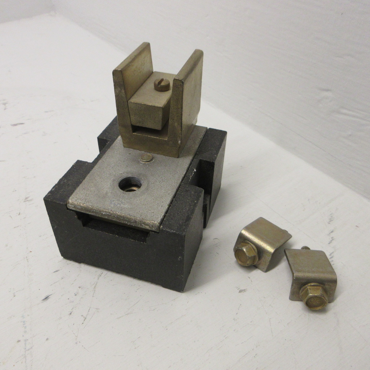 Allen Bradley 40023-401-01 Fuse Holder Block 600V 400A Mountable 600VAC 400 Amp (AH0983-6)