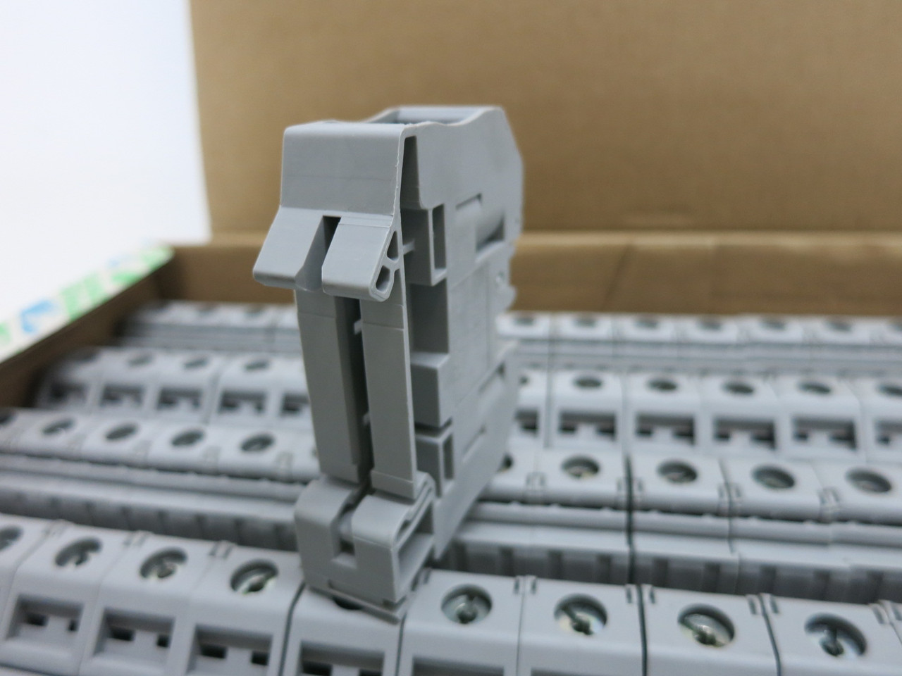 NEW Phoenix Contact RT5 Bolt Connection Terminal Block 3049026 RT 5 (BOX OF 50) (DW7963-3)