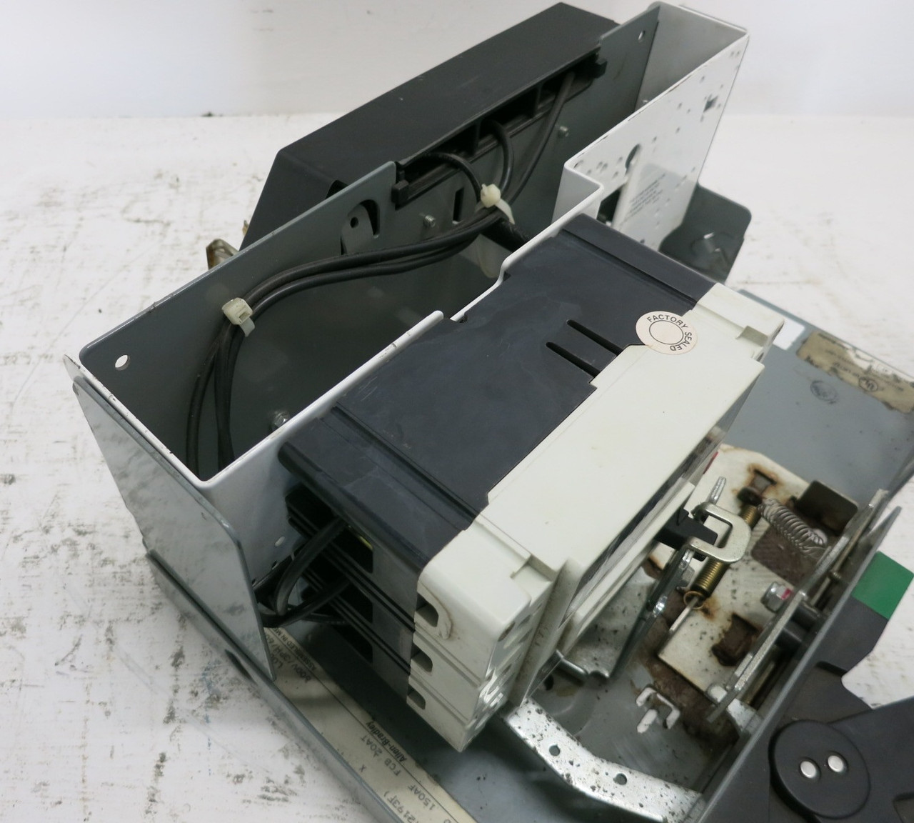 Allen Bradley 2100 Centerline 30A Breaker Feeder 6" MCC Bucket 30 Amp HMCP030H1C (DW7968-5)