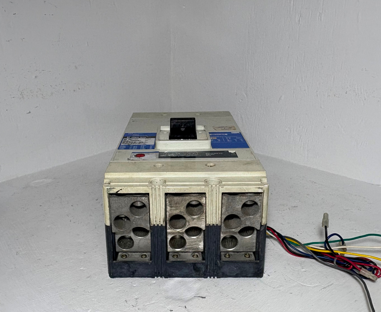 Cutler-Hammer HND3800T36W 800A Circuit Breaker w/ 600 Amp Plug & Ground HND3800 (EM5839-1)