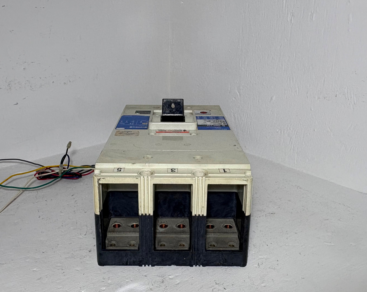 Cutler-Hammer HND3800T36W 800A Circuit Breaker w/ 600 Amp Plug & Ground HND3800 (EM5839-1)