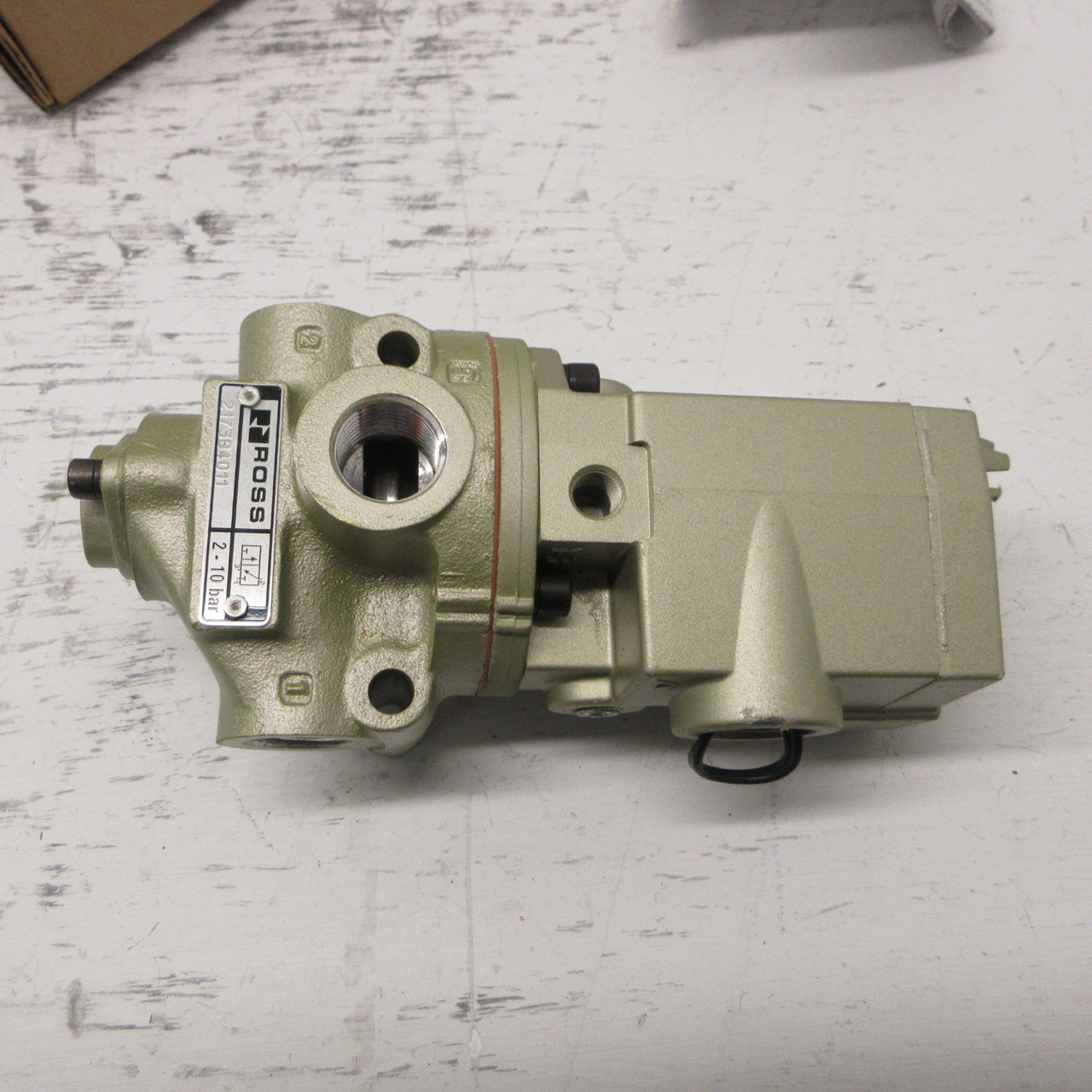 NEW Ross 2173B4011Z Solenoid Directional Control Valve 21 Series 110/120V NIB (AH0997-1)