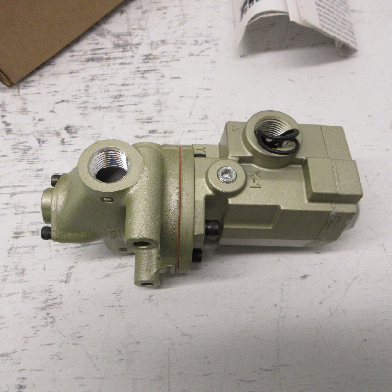 NEW Ross 2173B4011Z Solenoid Directional Control Valve 21 Series 110/120V NIB (AH0997-1)