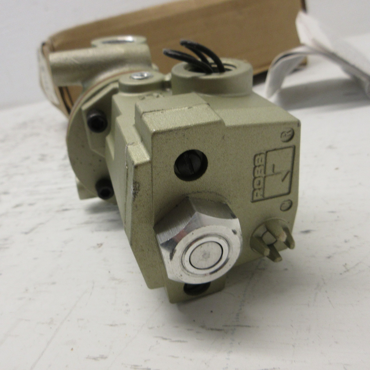 NEW Ross 2173B4011Z Solenoid Directional Control Valve 21 Series 110/120V NIB (AH0997-1)